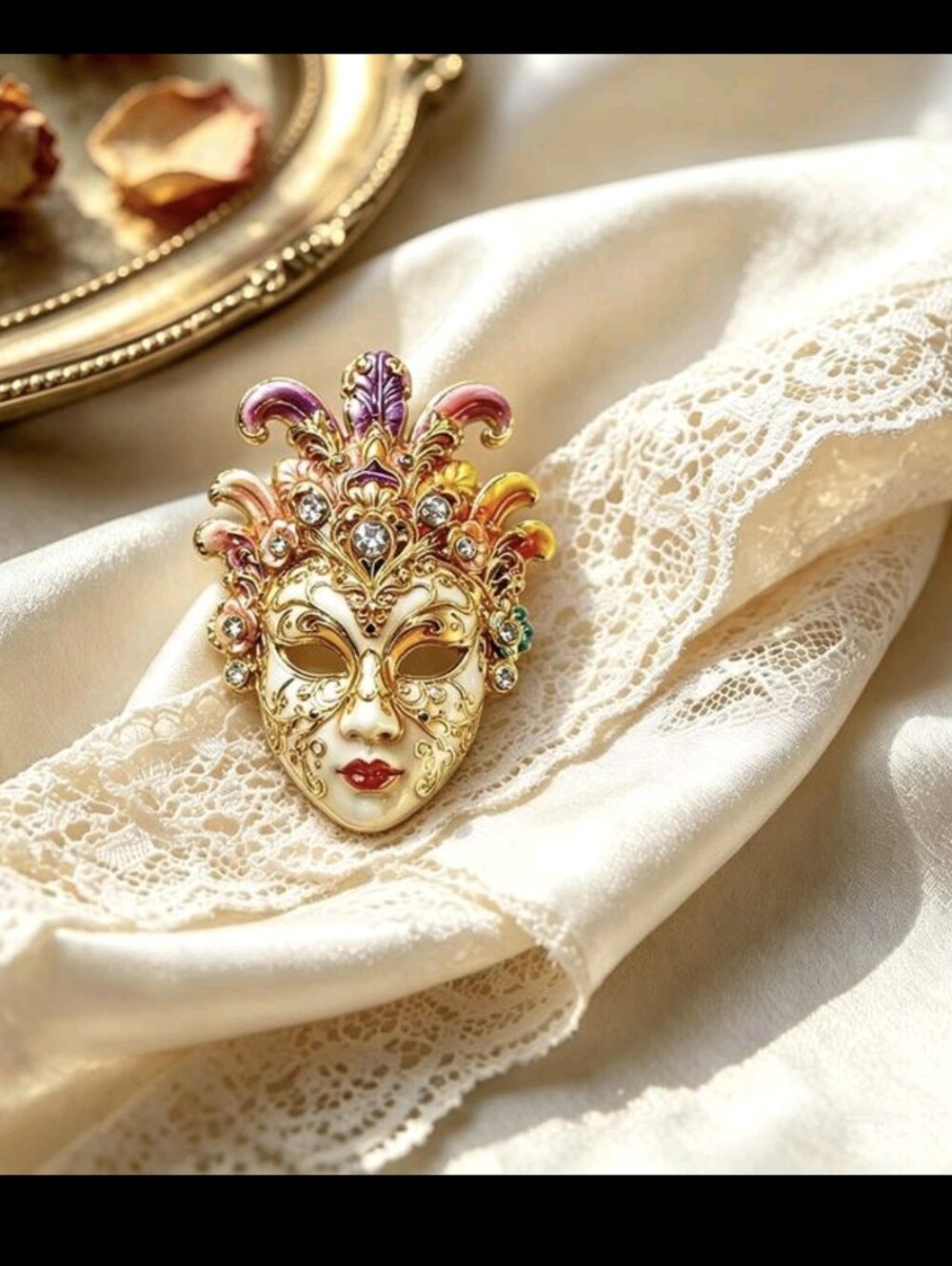 Beautiful Mask Brooch NEW
